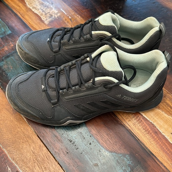 Adidas Terrex size 7.5 - Picture 2 of 2